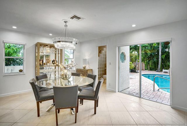 290 E FERN Drive, Boca Raton, FL 33432