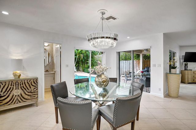 290 E FERN Drive, Boca Raton, FL 33432