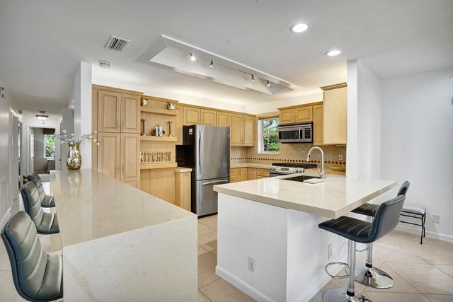 290 E FERN Drive, Boca Raton, FL 33432