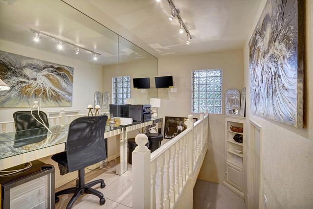 290 E FERN Drive, Boca Raton, FL 33432