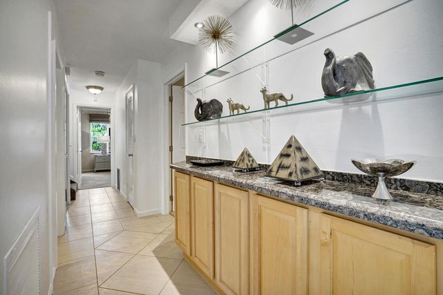290 E FERN Drive, Boca Raton, FL 33432