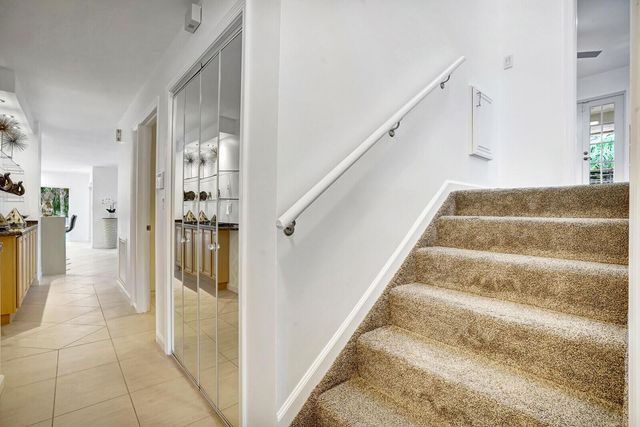 290 E FERN Drive, Boca Raton, FL 33432