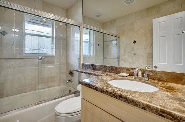 290 E FERN Drive, Boca Raton, FL 33432