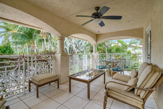 290 E FERN Drive, Boca Raton, FL 33432