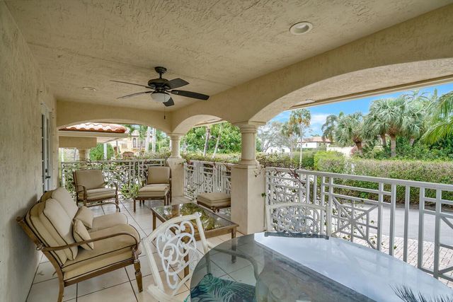 290 E FERN Drive, Boca Raton, FL 33432