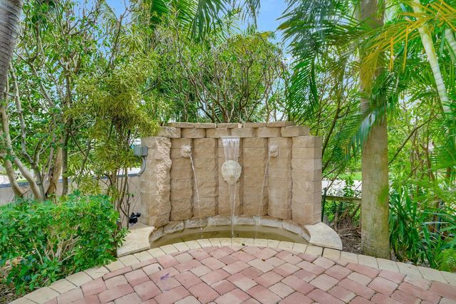 290 E FERN Drive, Boca Raton, FL 33432