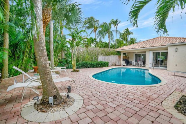 290 E FERN Drive, Boca Raton, FL 33432