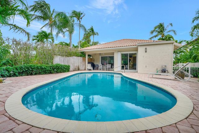 290 E FERN Drive, Boca Raton, FL 33432