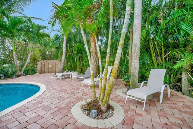 290 E FERN Drive, Boca Raton, FL 33432