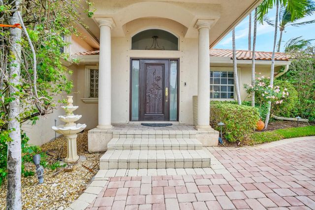 290 E FERN Drive, Boca Raton, FL 33432