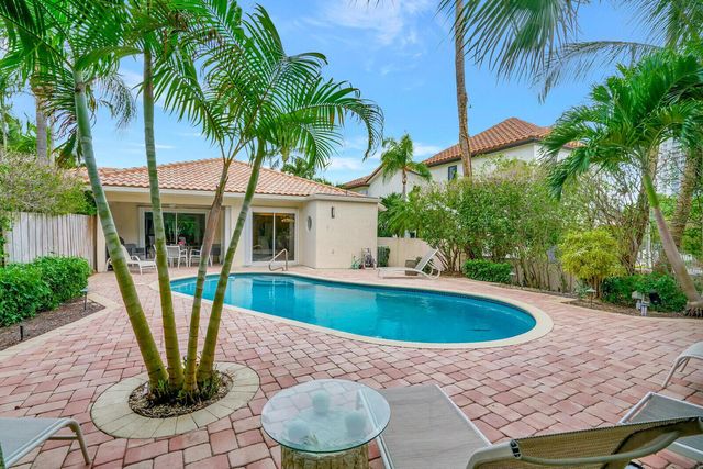290 E FERN Drive, Boca Raton, FL 33432