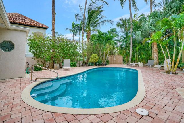 290 E FERN Drive, Boca Raton, FL 33432