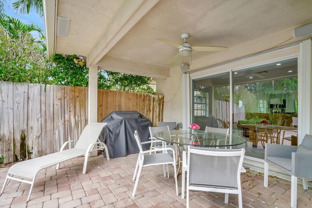 290 E FERN Drive, Boca Raton, FL 33432