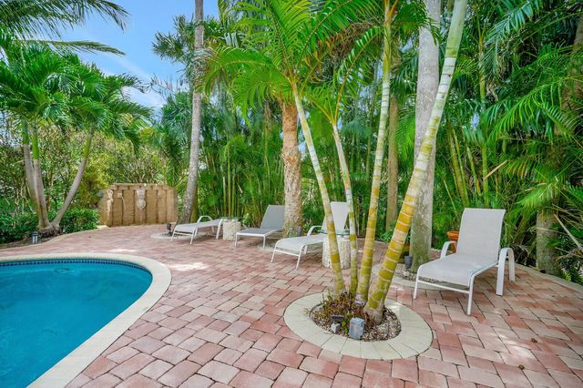 290 E FERN Drive, Boca Raton, FL 33432
