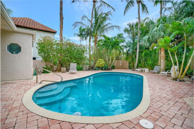 290 E FERN Drive, Boca Raton, FL 33432
