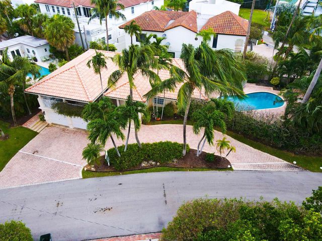 290 E FERN Drive, Boca Raton, FL 33432