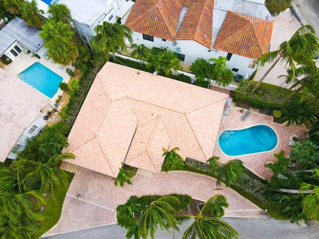 290 E FERN Drive, Boca Raton, FL 33432