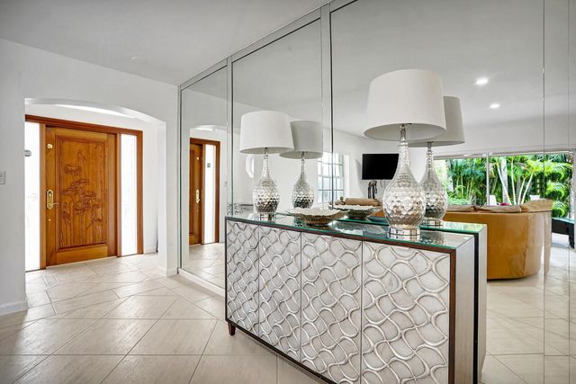 290 E FERN Drive, Boca Raton, FL 33432