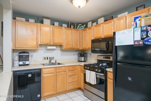 308 Wedgewood Circle 308, Belford, NJ 07718