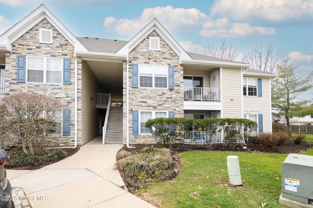 308 Wedgewood Circle 308, Belford, NJ 07718