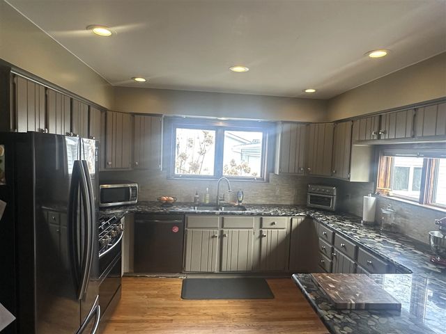 3945 Beach Terrace, West Bloomfield, MI 48323