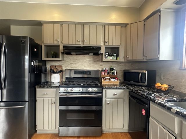 3945 Beach Terrace, West Bloomfield, MI 48323