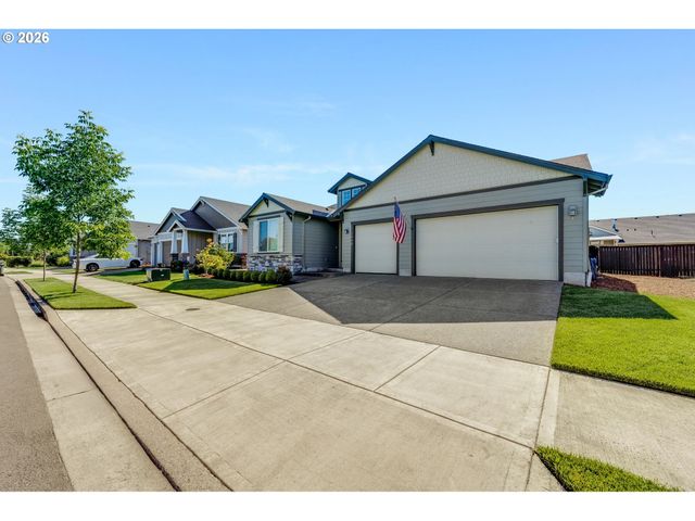 1948 N IVY St, Canby, OR 97013