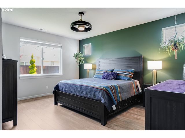 1948 N IVY St, Canby, OR 97013