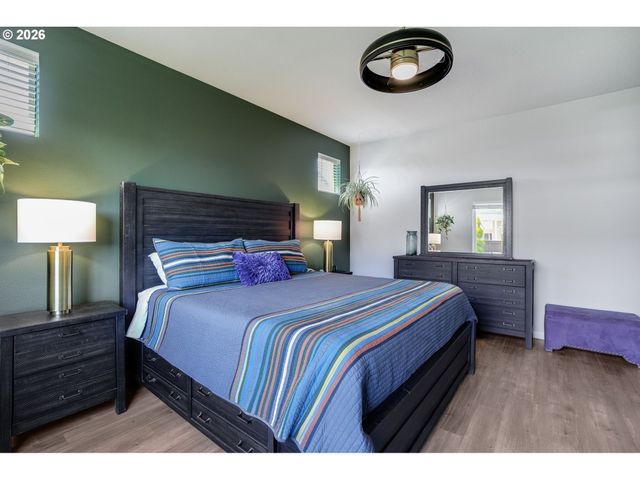 1948 N IVY St, Canby, OR 97013