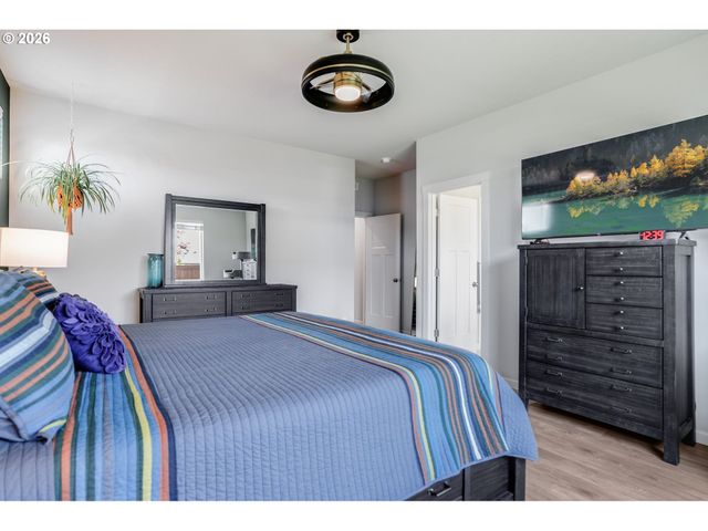 1948 N IVY St, Canby, OR 97013