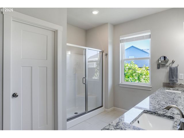 1948 N IVY St, Canby, OR 97013