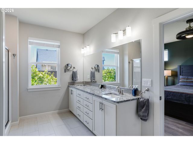 1948 N IVY St, Canby, OR 97013