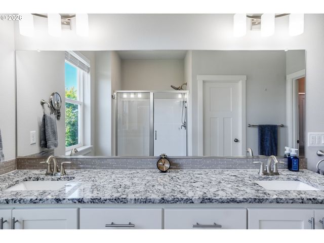 1948 N IVY St, Canby, OR 97013