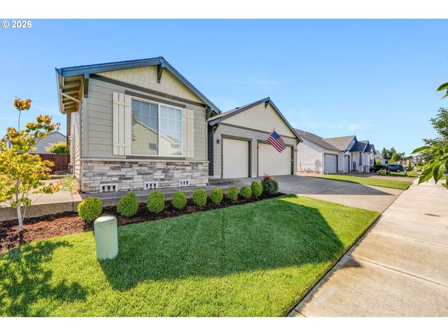 1948 N IVY St, Canby, OR 97013