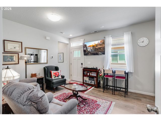 1948 N IVY St, Canby, OR 97013