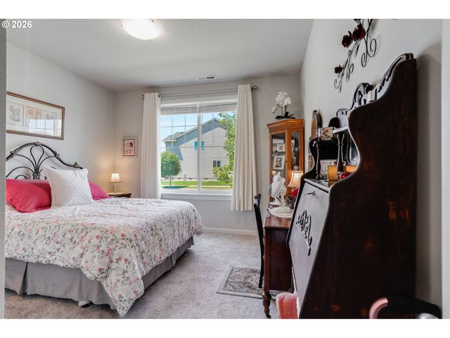 1948 N IVY St, Canby, OR 97013