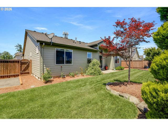 1948 N IVY St, Canby, OR 97013