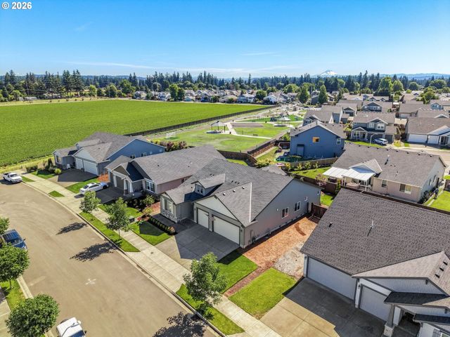 1948 N IVY St, Canby, OR 97013