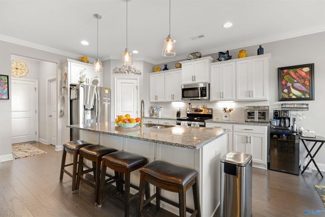 146 Willow Bank Circle, Decatur, AL 35603