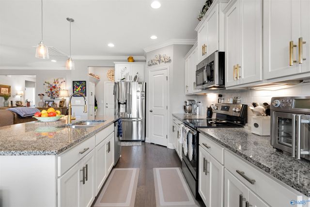 146 Willow Bank Circle, Decatur, AL 35603