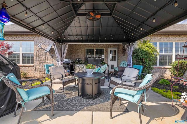 146 Willow Bank Circle, Decatur, AL 35603