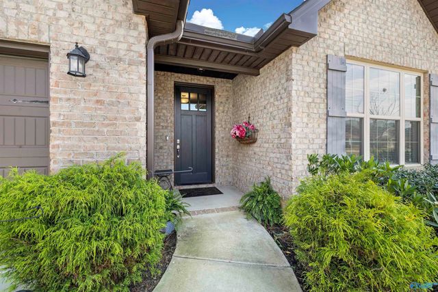 146 Willow Bank Circle, Decatur, AL 35603