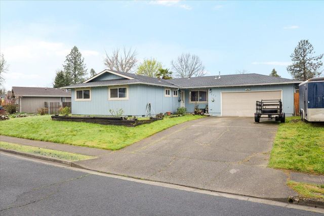 1075 N 5th Street, Central Point, OR 97502
