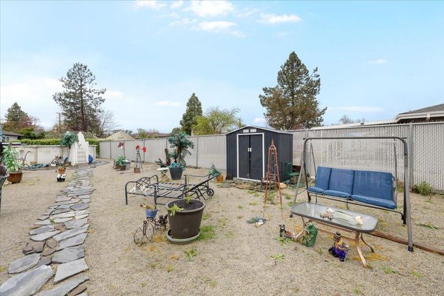 1075 N 5th Street, Central Point, OR 97502