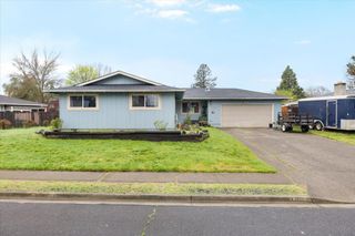 1075 N 5th Street, Central Point, OR 97502