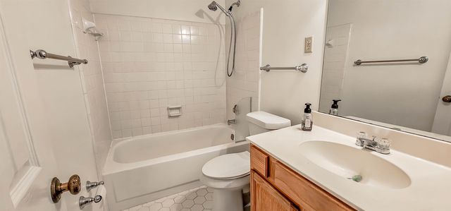 7024 COUNTRY RD, Germantown, TN 38138