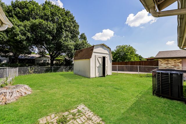 1217 Meadow Creek Drive, Lancaster, TX 75146
