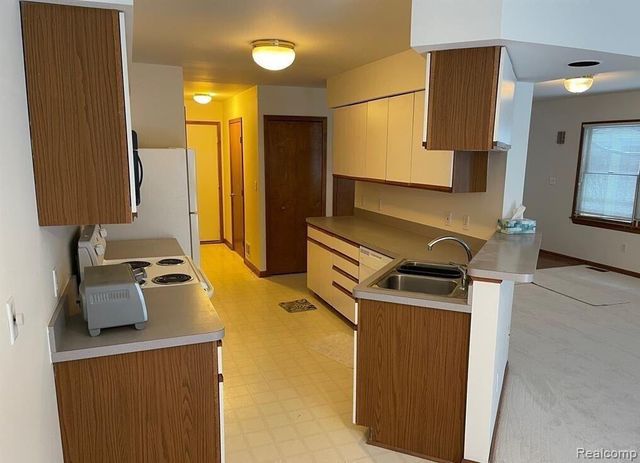 2445 Mulberry Court, Ann Arbor, MI 48104