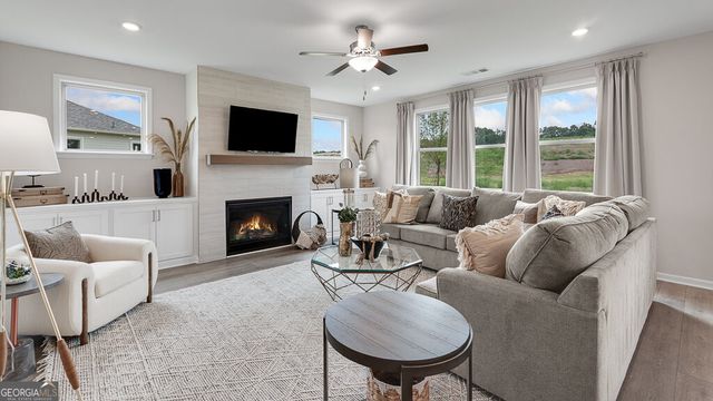 8525 Stratford Oaks Avenue, Ball Ground, GA 30107