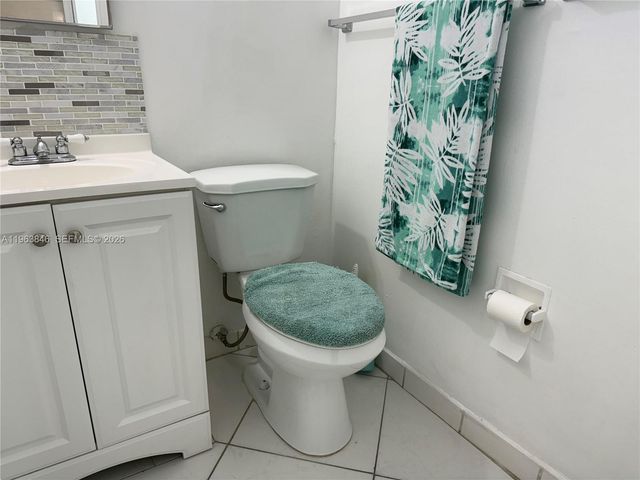 8821 W Flagler St 411, Miami, FL 33174